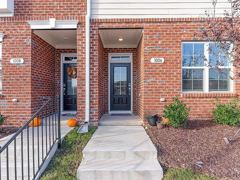 1006 Gateway Commons Cir — Photo 4