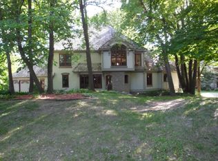 5472 Carrie Ln, Shorewood, MN 55331