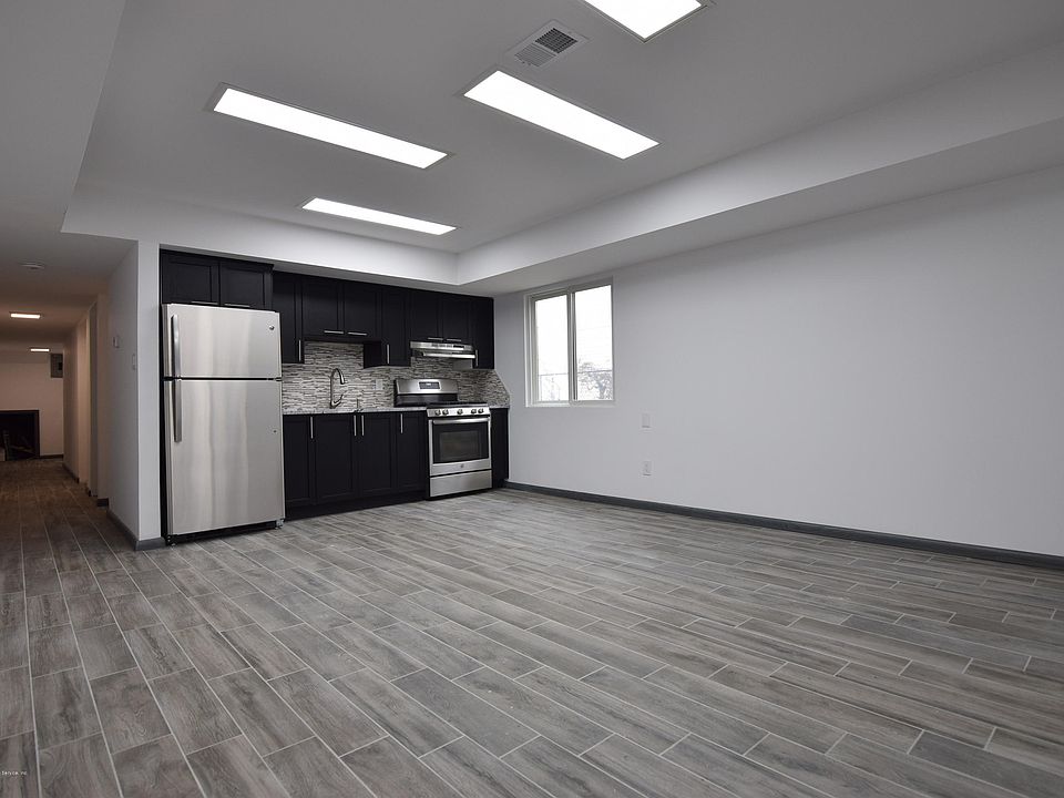 1st image of 106 Pelican Cir