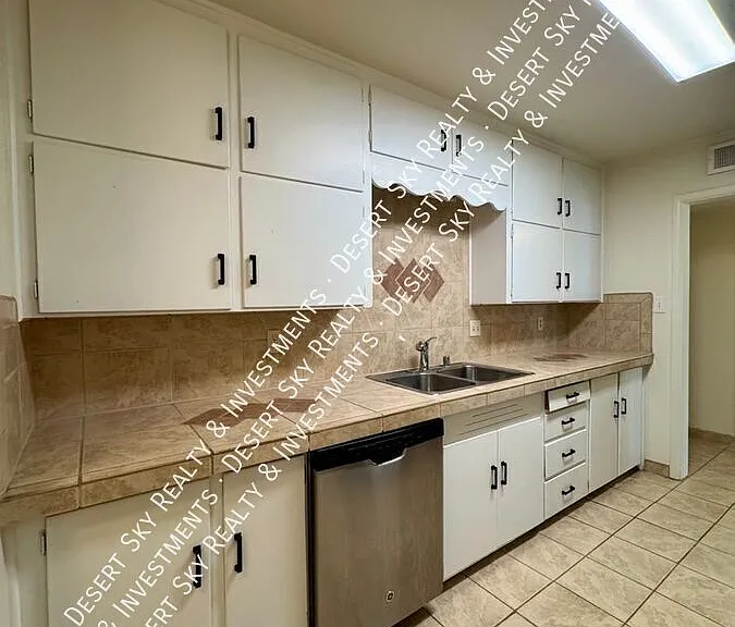 2035 Rosedale Dr — Photo 8