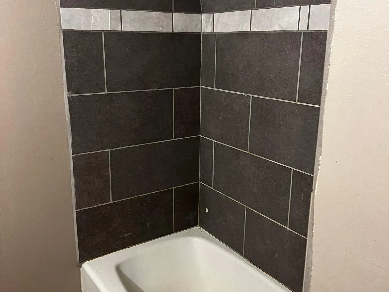 704 Highpoint Dr — Photo 2