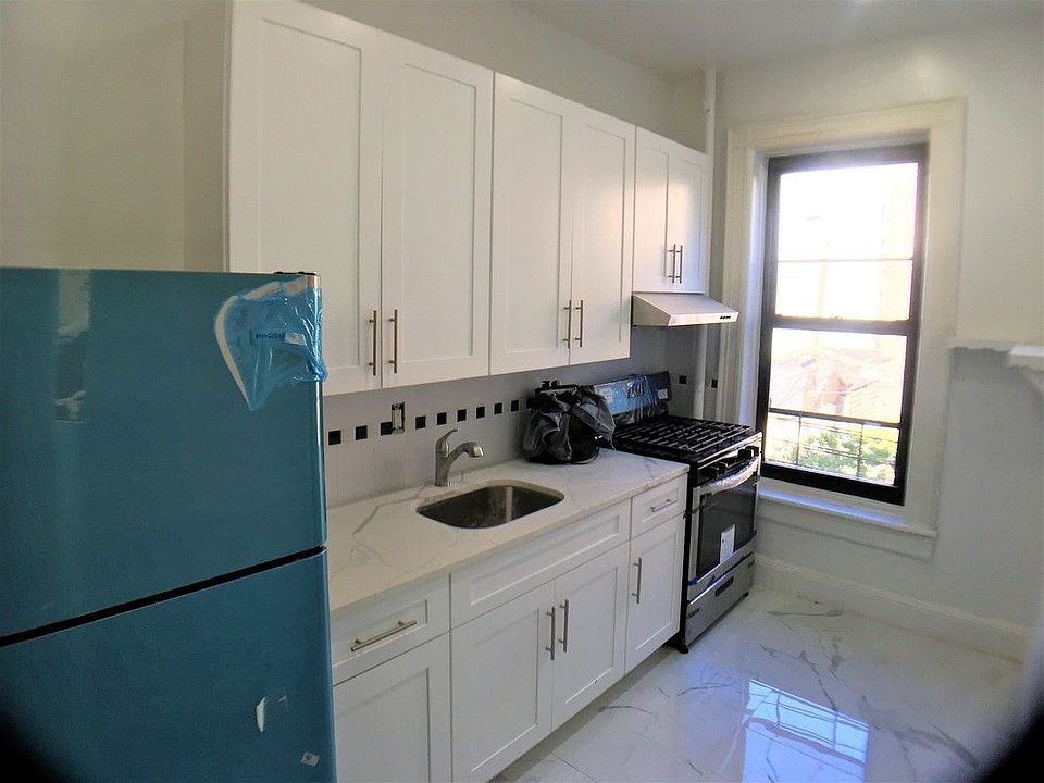 1st image of 347 E 22nd St #2