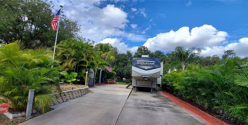 1st image of 275 Saddle Ln