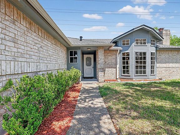2nd image of 6826 Holiday Ln