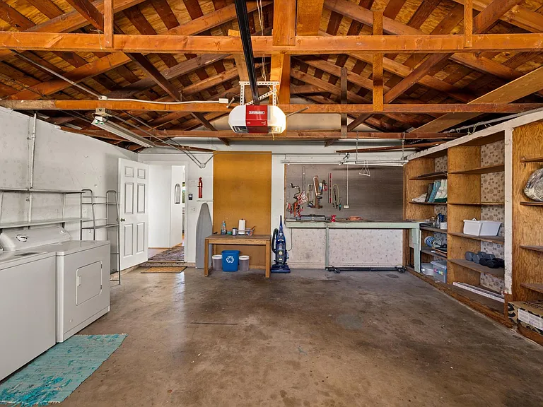 2 Car Garage w/Laundry