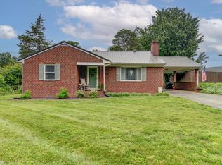 261 Virginia Ave, Appomattox, VA 24522