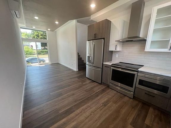 4th image of 3412C 34th Ave W