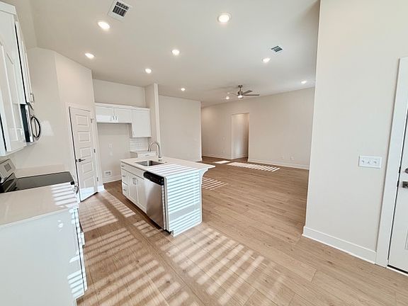 5th image of 502 Calico Ave