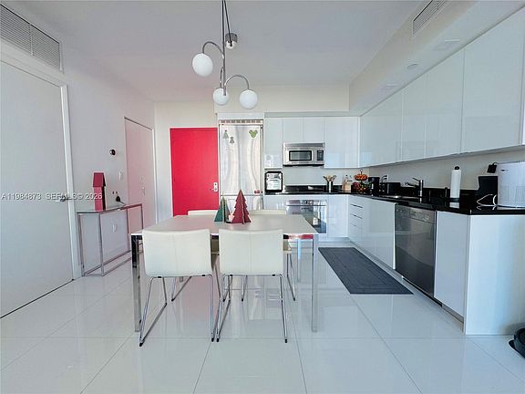 5th image of 92 SW 3rd St APT 2112
