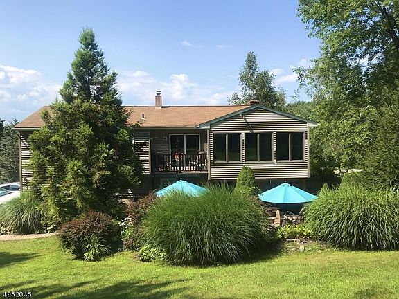 2nd image of 26 Stratfordshire Dr