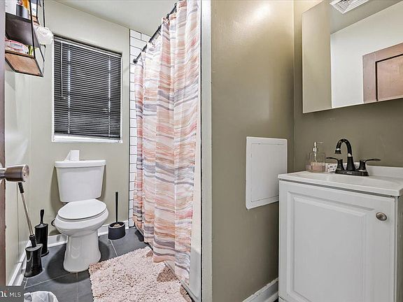 5th image of 1619 Elaine St