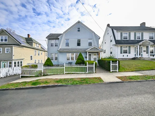 25 Manhattan Avenue, Bridgeport, CT 06606