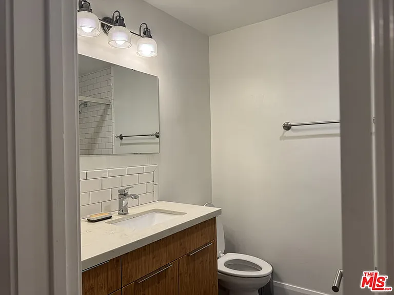 1601 Veteran Ave #101 — Photo 16