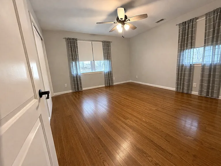 2119 Oaklyn Dr — Photo 8
