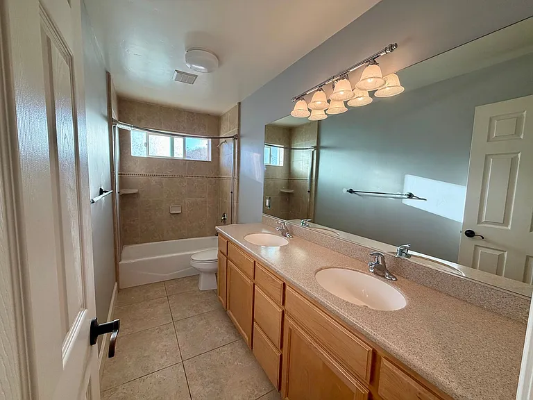 904 Larable Ct — Photo 20