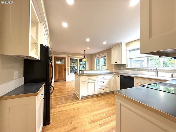 5th image of 1145 W 28th Ave