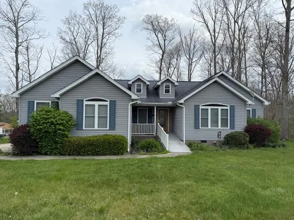 138 Driftwood Dr, Shady Spring, WV 25918