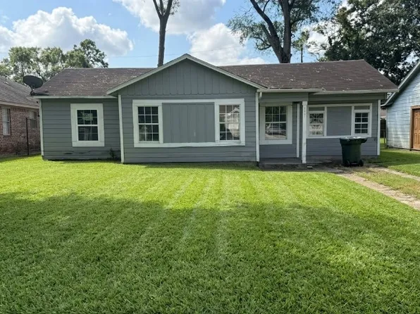 2395 Hybrook Ln, Beaumont, TX 77703