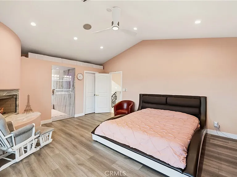 4561 Grandview Dr — Photo 29