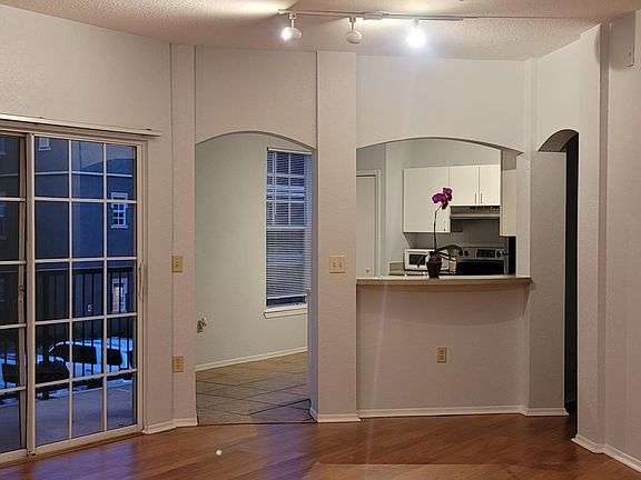 4th image of 132 Vista Verdi 204 Cir