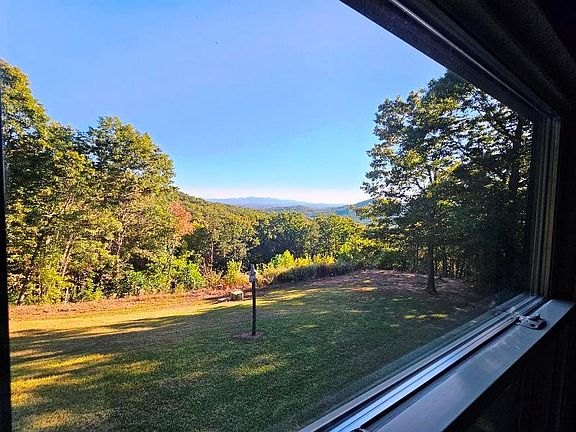 33rd image of 124 Graystone Dr