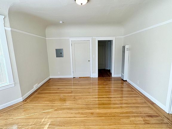3rd image of 2650 Franklin St #3