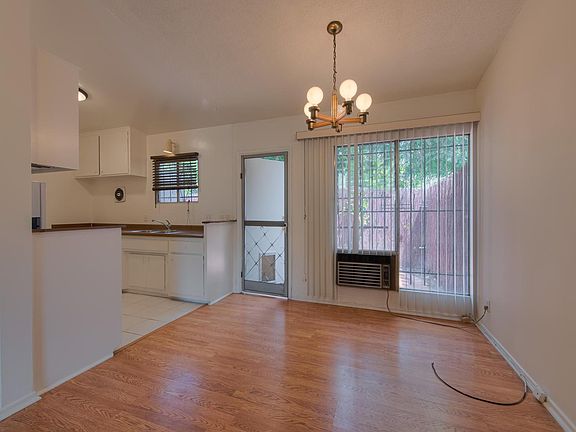 5th image of 12758 Oxnard St