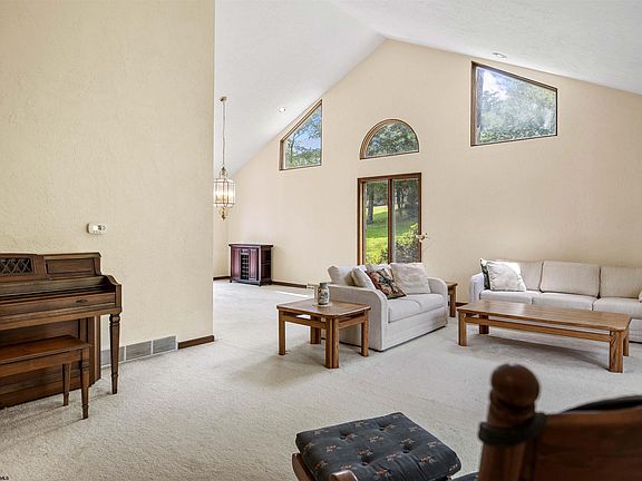 5th image of 3300 Fox Run Ct