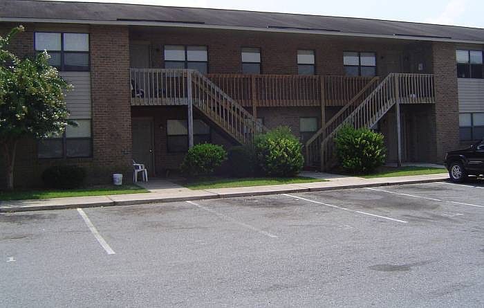Front/Exterior