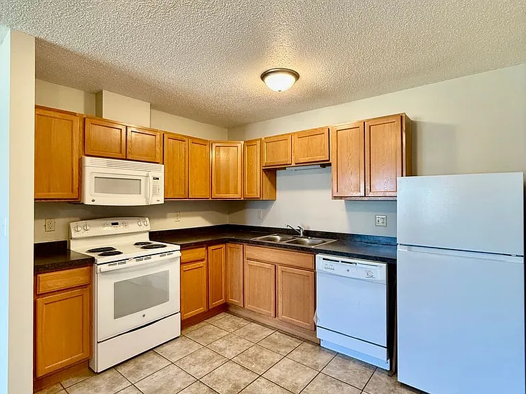 1040 5th St SE — Photo 10