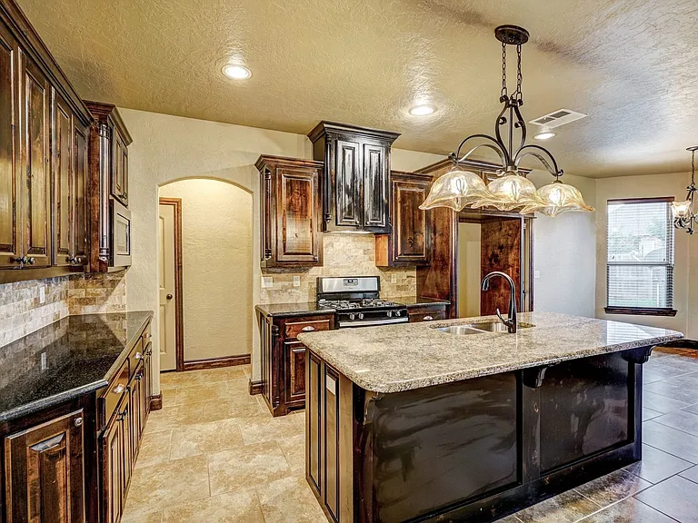 905 Samantha Ln — Photo 21