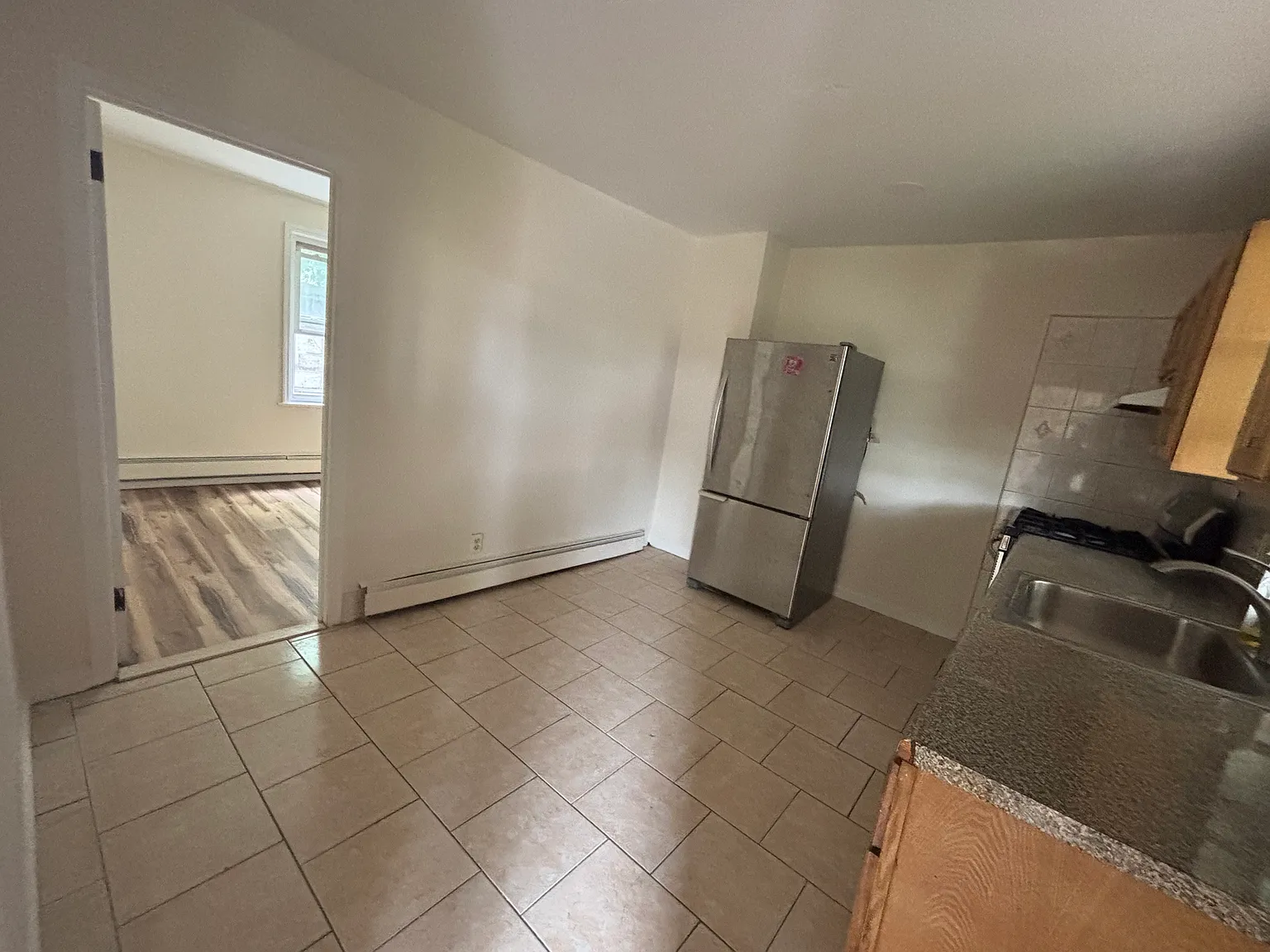 2 bed, 900 sqft, $2,200 — Photo 2