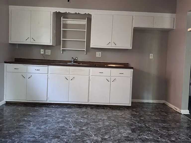 7106 W Congress St — Photo 5