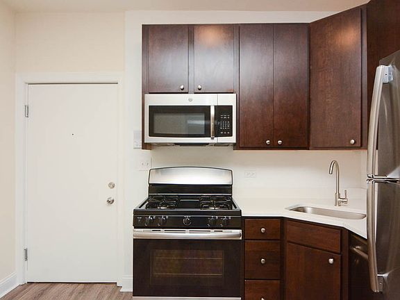 4th image of 2936 W Palmer St #901