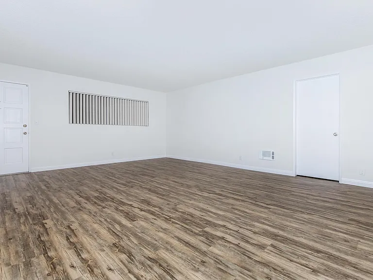 Emerald Victoria Apartments — Photo 18