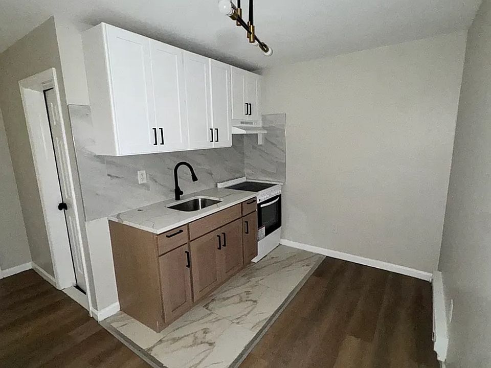 1st image of 7 Straight St APT 9