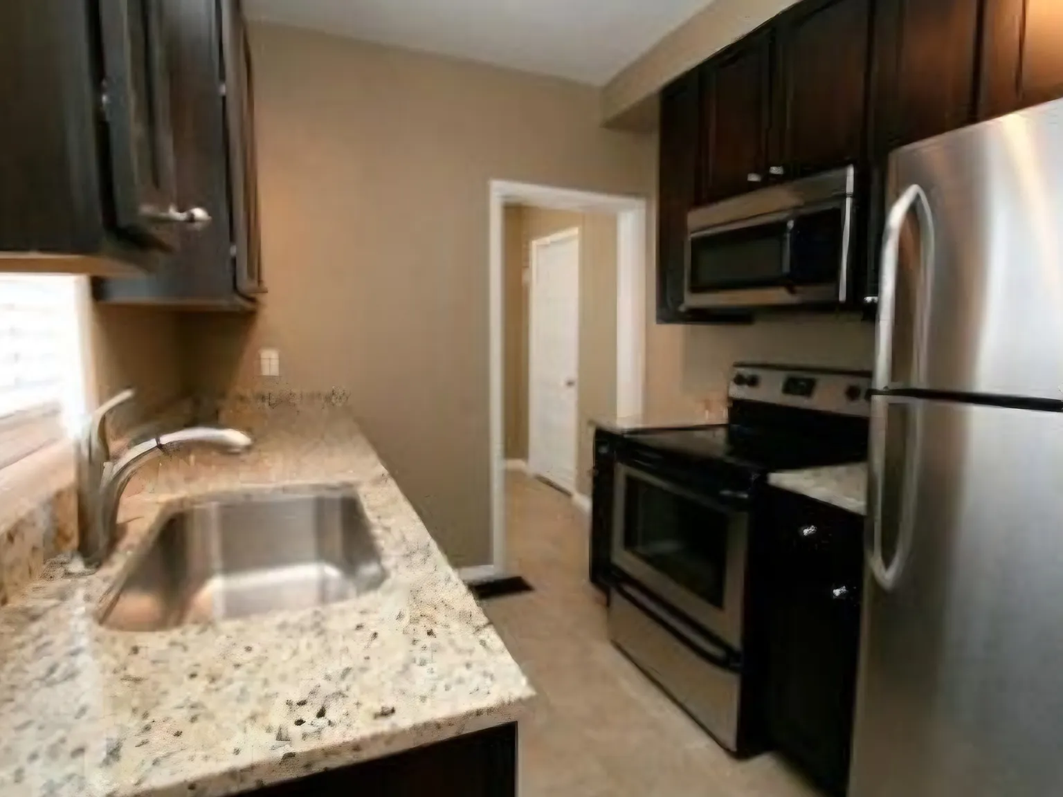 2 bed, 1000 sqft, $2,200 — Photo 2