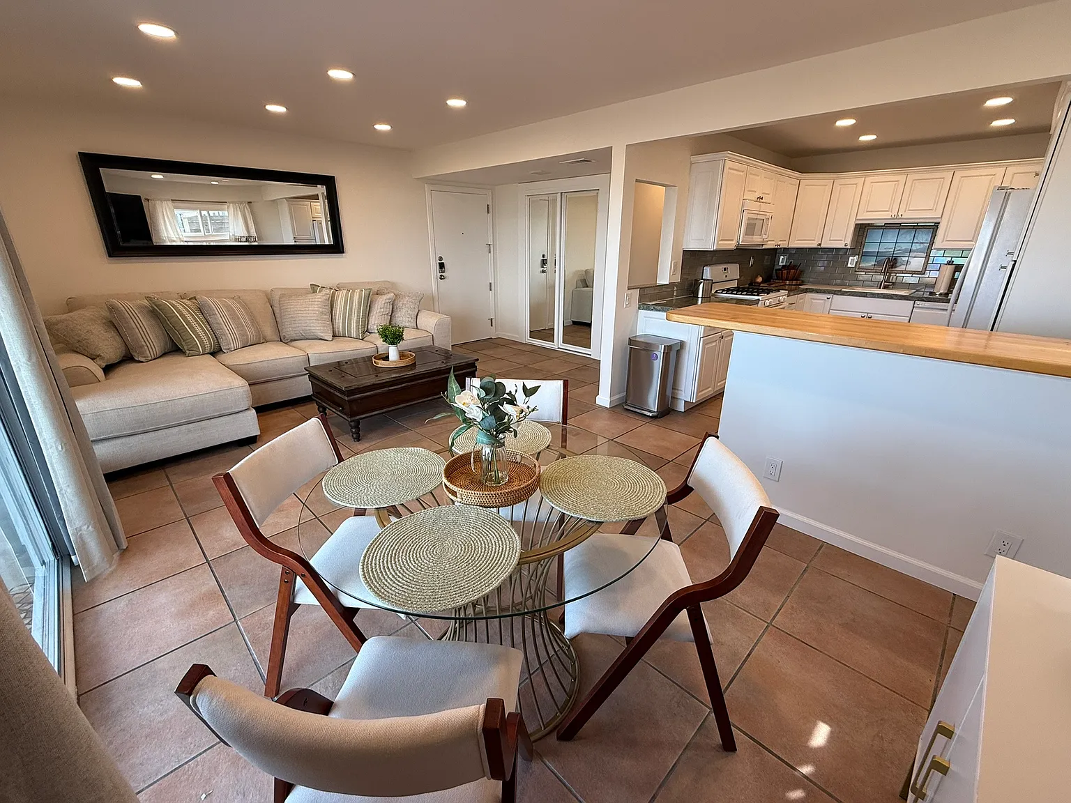 2 bed, 1000 sqft, $9,500 — Photo 4