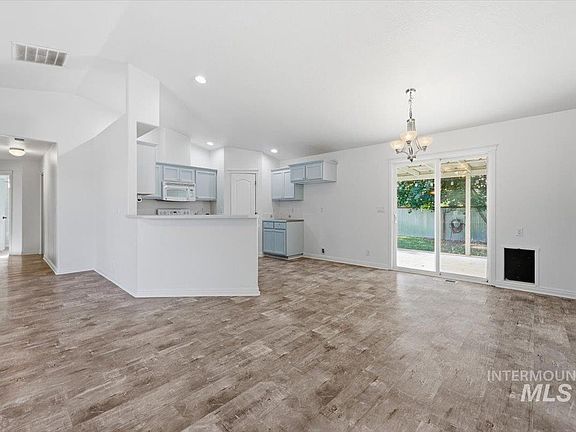 5th image of 731 W Miranda Ave