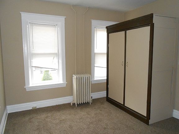4th image of 732 Summit Ave