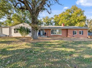 8210 Ridgewood Rd, Rock Island, IL 61201