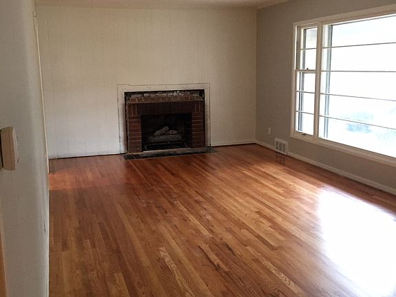 5th image of 2615 W 51st Ter
