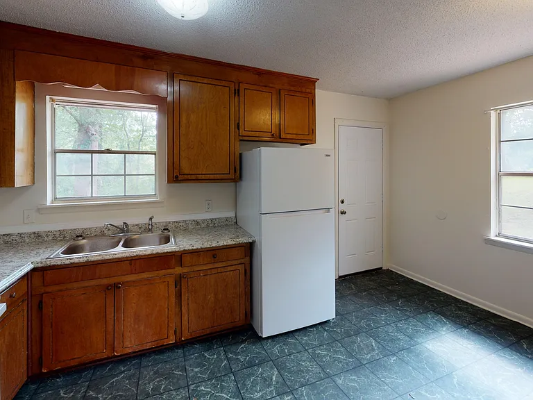 901 E Grubbs St — Photo 6
