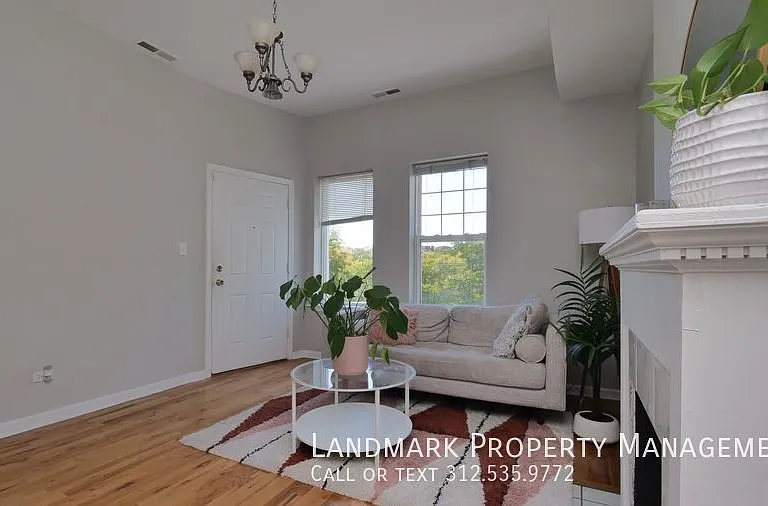 4537 S King Dr #3 — Photo 11