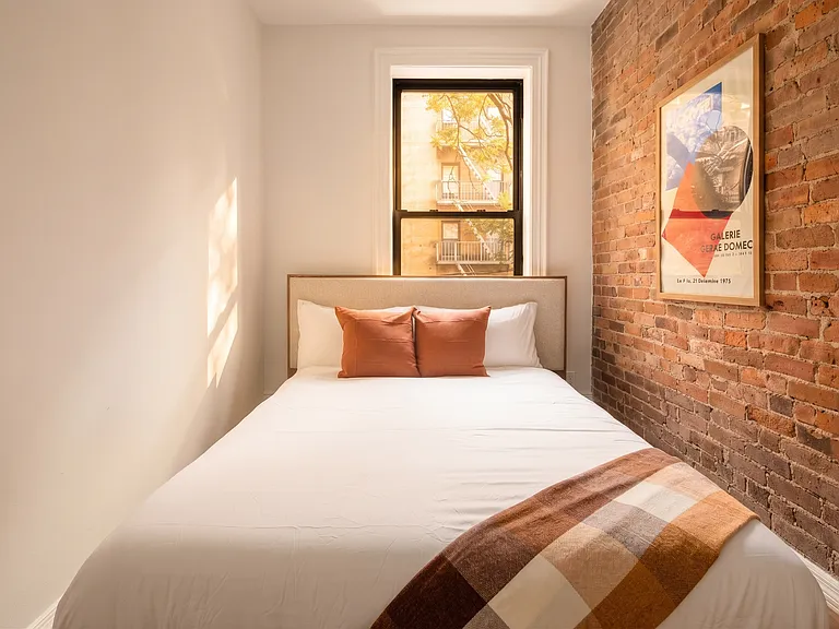 334 W 46th St #3R — Photo 6