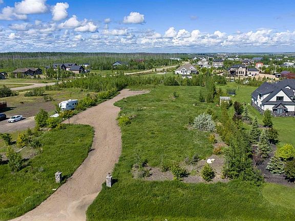 2nd image of 104 Evergreen Pl