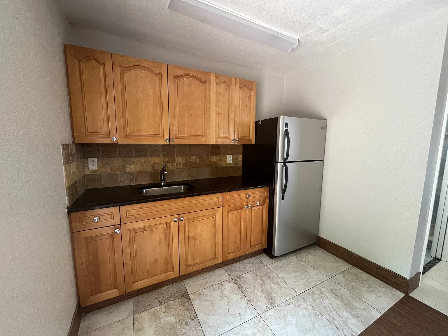 Studio, 1.0 bath, $695 — Photo 3
