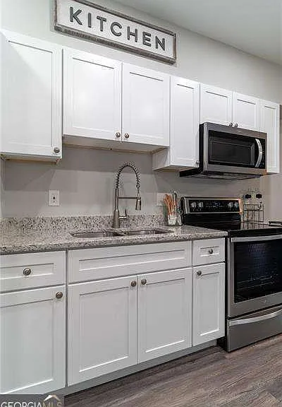 301 Cochin Dr — Photo 32