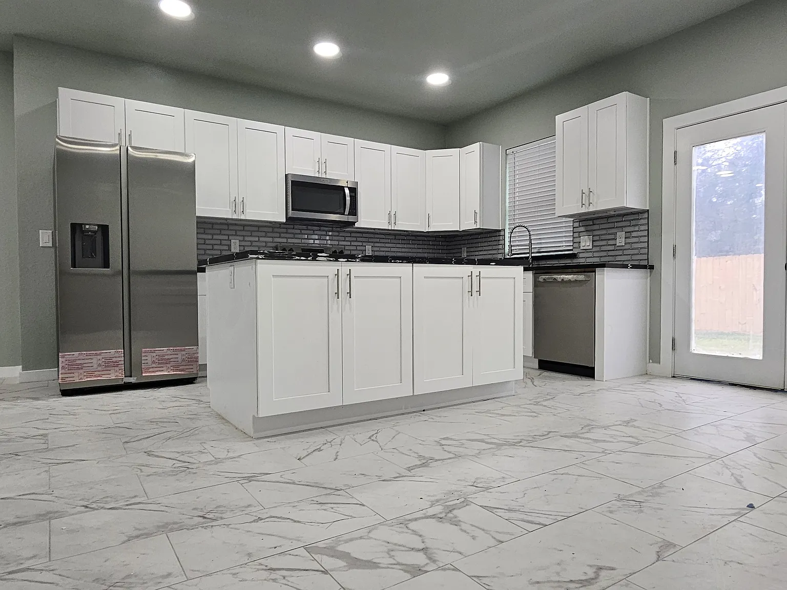 3 bed, 2.5 bath, 1493 sqft, $1,700 — Photo 3
