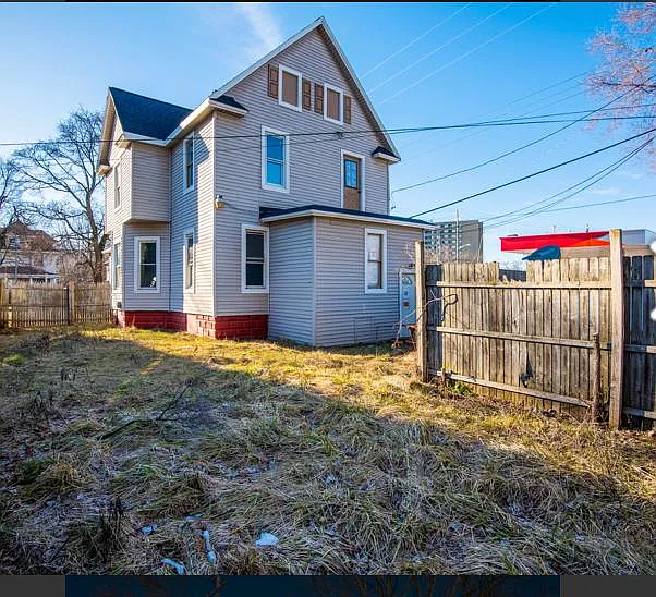 1415 Portage St — Photo 2